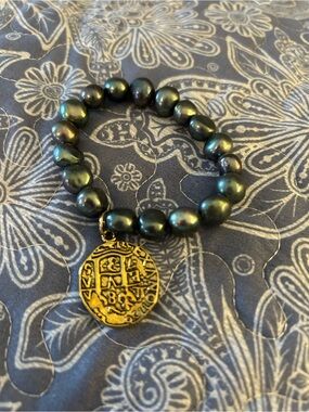 Dark Iridescent Pearl Stretch Bracelet with Gold Coin Charm
